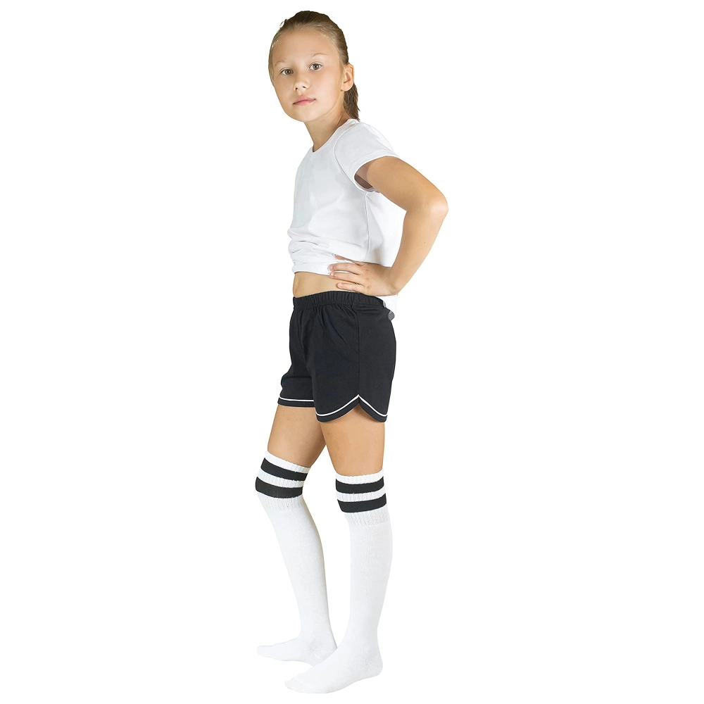 krotkie spodenki dziewczynka czarne modelka.jpg